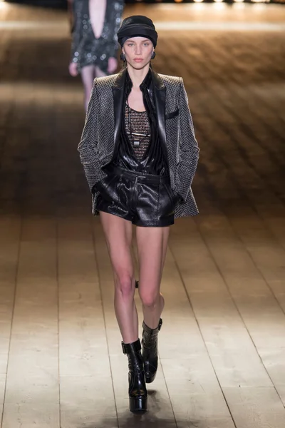 Look 18